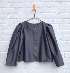 the Pearl blouse steel— SIZES M/L + 2X
